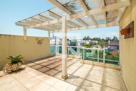Casa à venda com 190m², 3 quartos e 2 vagas Casa à venda com 190m², 3 quartos e 2 vagasTerraço