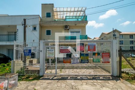 Casa à venda com 190m², 3 quartos e 2 vagas Casa à venda com 190m², 3 quartos e 2 vagasFachada