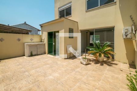 Casa à venda com 190m², 3 quartos e 2 vagas Casa à venda com 190m², 3 quartos e 2 vagasQuintal