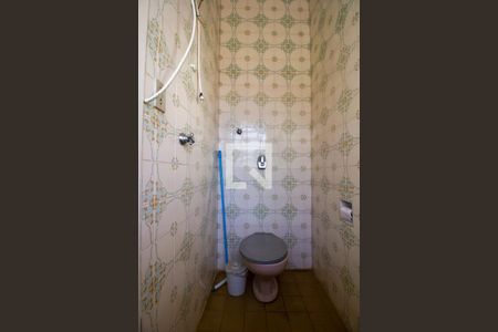 Casa à venda com 300m², 3 quartos e 3 vagas Casa à venda com 300m², 3 quartos e 3 vagasBanheiro de serviço