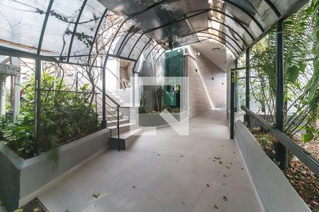 Entrada de kitnet/studio para alugar com 2 quartos, 35m² em Vila Martins, Mogi das Cruzes