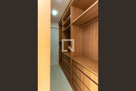 Apartamento para alugar com 81m², 2 quartos e 2 vagasCloset da suíte