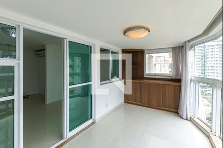 Apartamento para alugar com 81m², 2 quartos e 2 vagasVaranda