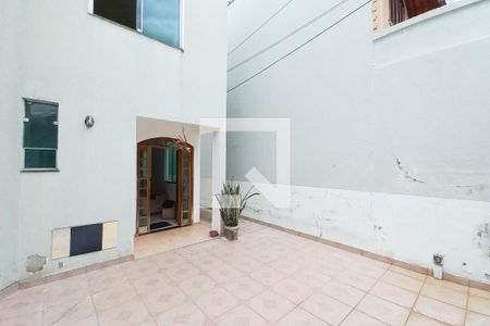 Casa à venda com 180m², 3 quartos e 2 vagasFachada