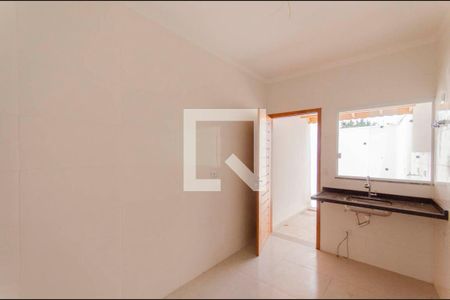 Casa à venda com 89m², 2 quartos e 2 vagasCozinha 