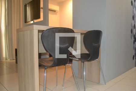 Studio para alugar com 33m², 1 quarto e 1 vaga Studio para alugar com 33m², 1 quarto e 1 vagaMesa