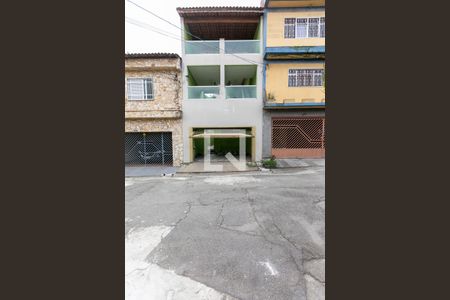Casa à venda com 250m², 4 quartos e 1 vaga Casa à venda com 250m², 4 quartos e 1 vagaFachada
