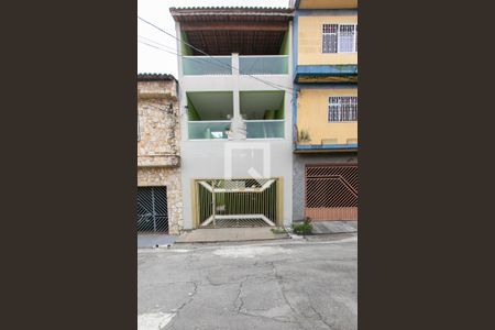 Casa à venda com 250m², 4 quartos e 1 vaga Casa à venda com 250m², 4 quartos e 1 vagaFachada