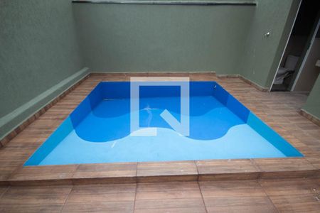 Casa para alugar com 135m², 2 quartos e 1 vaga Casa para alugar com 135m², 2 quartos e 1 vagaPiscina