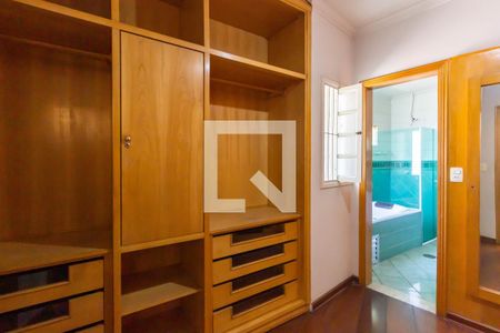 Closet de casa à venda com 4 quartos, 180m² em Vila Dalva, São Paulo