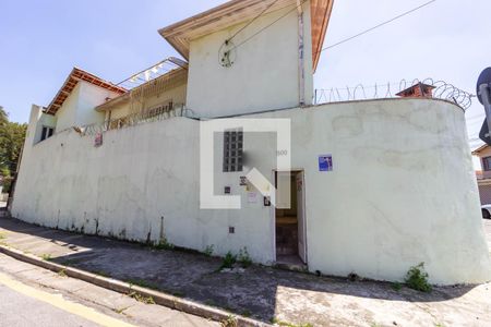 Fachada de casa à venda com 4 quartos, 180m² em Vila Dalva, São Paulo