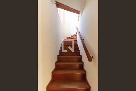 Escada de casa à venda com 4 quartos, 180m² em Vila Dalva, São Paulo