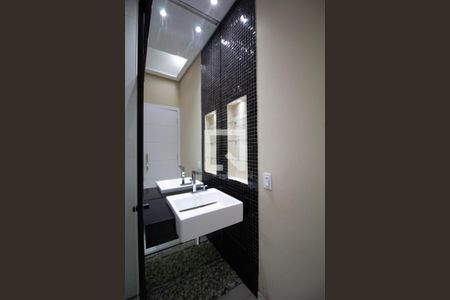 Casa à venda com 89m², 2 quartos e 3 vagas Casa à venda com 89m², 2 quartos e 3 vagasDetalhe banheiro