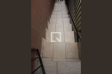 Casa à venda com 89m², 2 quartos e 3 vagas Casa à venda com 89m², 2 quartos e 3 vagasEscada