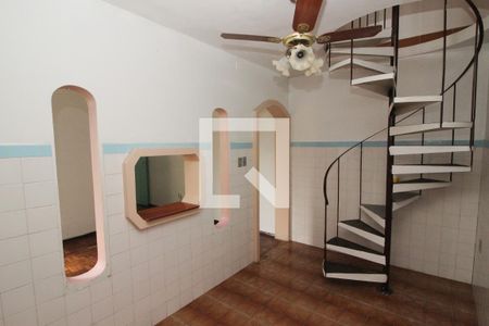 Casa para alugar com 200m², 2 quartos e sem vagaEscada