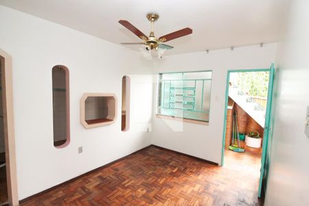 Sala de Estar de casa para alugar com 2 quartos, 200m² em Santo Antônio, Porto Alegre