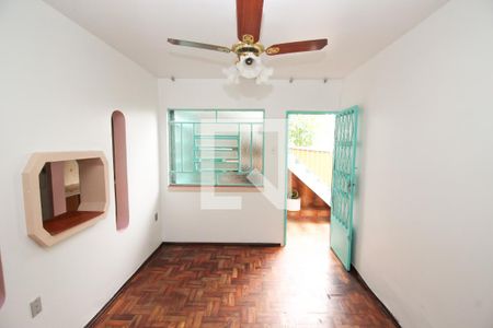 Sala de Estar de casa para alugar com 2 quartos, 200m² em Santo Antônio, Porto Alegre