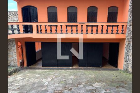 Casa para alugar com 650m², 4 quartos e 8 vagas Casa para alugar com 650m², 4 quartos e 8 vagasFachada