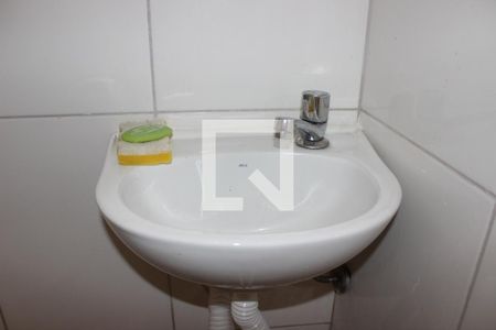 Banheiro - torneira de casa à venda com 2 quartos, 100m² em Jardim das Vertentes, São Paulo
