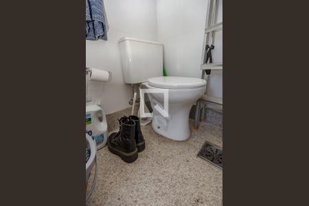 Apartamento à venda com 300m², 5 quartos e 4 vagas Apartamento à venda com 300m², 5 quartos e 4 vagasBanheiro de serviço