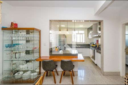 Apartamento à venda com 300m², 5 quartos e 4 vagas Apartamento à venda com 300m², 5 quartos e 4 vagasCozinha