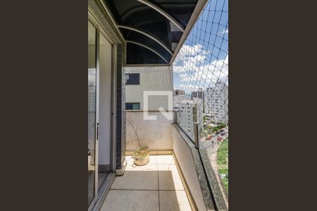 Apartamento à venda com 300m², 5 quartos e 4 vagas Apartamento à venda com 300m², 5 quartos e 4 vagasVaranda da Sala 3