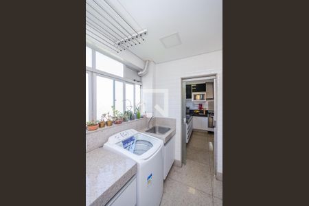 Apartamento à venda com 300m², 5 quartos e 4 vagas Apartamento à venda com 300m², 5 quartos e 4 vagasÁrea de Serviço