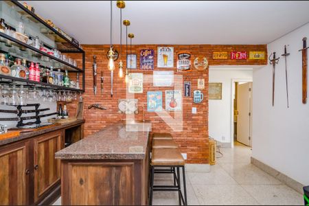 Apartamento à venda com 300m², 5 quartos e 4 vagas Apartamento à venda com 300m², 5 quartos e 4 vagasSala 2