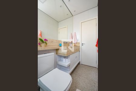 Apartamento à venda com 300m², 5 quartos e 4 vagas Apartamento à venda com 300m², 5 quartos e 4 vagasBanheiro Social