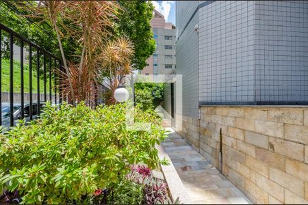 Apartamento à venda com 300m², 5 quartos e 4 vagas Apartamento à venda com 300m², 5 quartos e 4 vagasEntrada