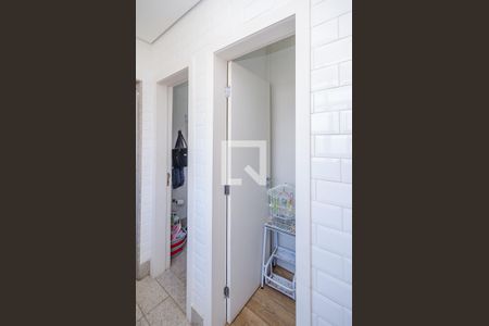 Apartamento à venda com 300m², 5 quartos e 4 vagas Apartamento à venda com 300m², 5 quartos e 4 vagasQuarto de Serviço