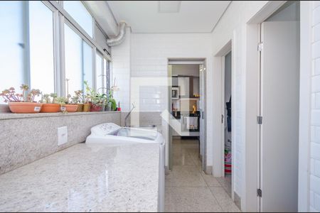 Apartamento à venda com 300m², 5 quartos e 4 vagas Apartamento à venda com 300m², 5 quartos e 4 vagasÁrea de Serviço