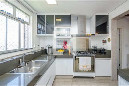 Apartamento à venda com 300m², 5 quartos e 4 vagas Apartamento à venda com 300m², 5 quartos e 4 vagasCozinha