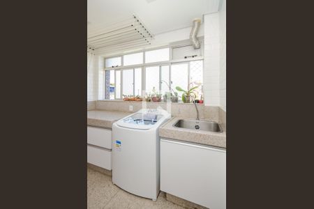 Apartamento à venda com 300m², 5 quartos e 4 vagas Apartamento à venda com 300m², 5 quartos e 4 vagasÁrea de Serviço