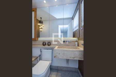 Apartamento à venda com 300m², 5 quartos e 4 vagas Apartamento à venda com 300m², 5 quartos e 4 vagasLavabo