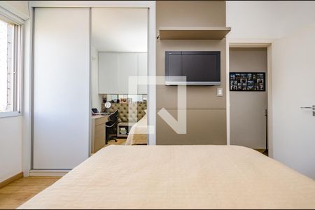Apartamento à venda com 300m², 5 quartos e 4 vagas Apartamento à venda com 300m², 5 quartos e 4 vagasSuíte