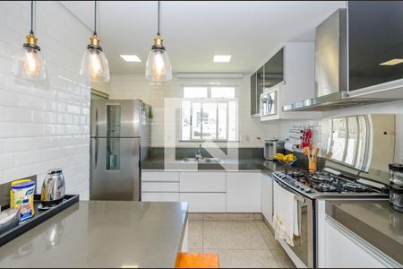 Apartamento à venda com 300m², 5 quartos e 4 vagas Apartamento à venda com 300m², 5 quartos e 4 vagasCozinha