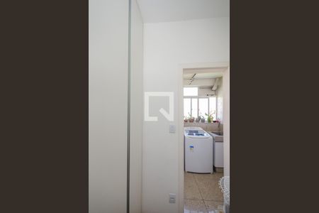 Apartamento à venda com 300m², 5 quartos e 4 vagas Apartamento à venda com 300m², 5 quartos e 4 vagasQuarto de Serviço