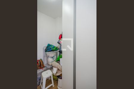 Apartamento à venda com 300m², 5 quartos e 4 vagas Apartamento à venda com 300m², 5 quartos e 4 vagasQuarto de Serviço