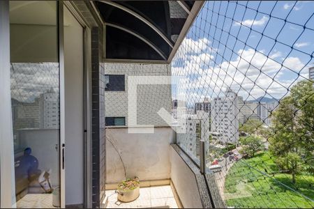 Apartamento à venda com 300m², 5 quartos e 4 vagas Apartamento à venda com 300m², 5 quartos e 4 vagasVaranda da Sala 3