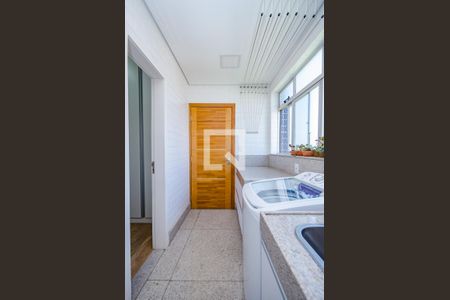 Apartamento à venda com 300m², 5 quartos e 4 vagas Apartamento à venda com 300m², 5 quartos e 4 vagasÁrea de Serviço