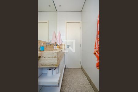 Apartamento à venda com 300m², 5 quartos e 4 vagas Apartamento à venda com 300m², 5 quartos e 4 vagasBanheiro Social