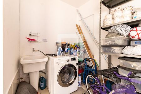 Casa à venda com 100m², 3 quartos e 2 vagasLavanderia