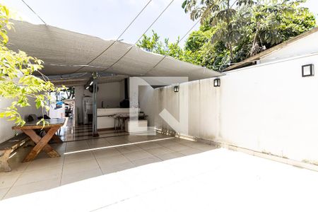 Casa à venda com 100m², 3 quartos e 2 vagasQuintal