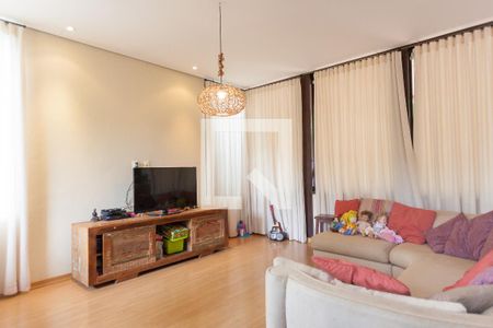 Sala de casa à venda com 6 quartos, 252m² em Ouro Velho Mansões, Nova Lima