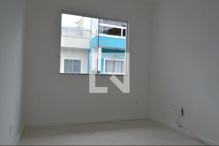 Casa de condomínio à venda com 98m², 4 quartos e 1 vagaQuarto 2 