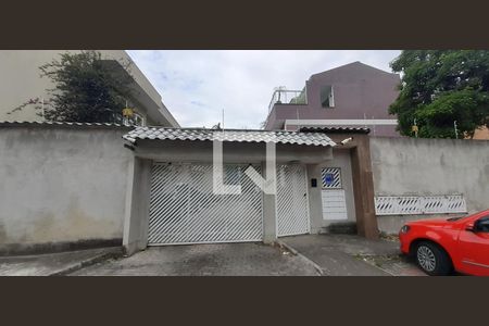 Casa de condomínio à venda com 98m², 4 quartos e 1 vaga Casa de condomínio à venda com 98m², 4 quartos e 1 vagaFachada e portaria