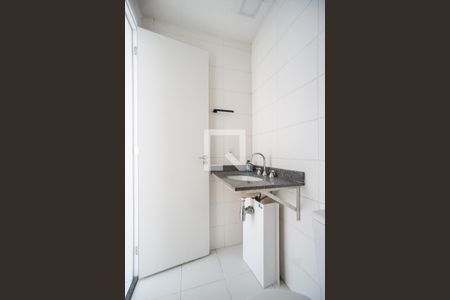 Apartamento à venda com 83m², 2 quartos e 1 vaga Apartamento à venda com 83m², 2 quartos e 1 vagaBanheiro social