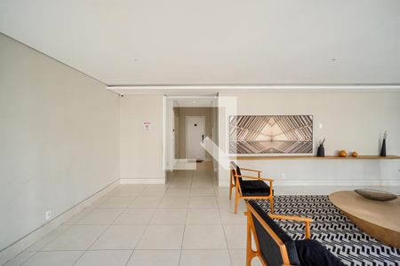 Apartamento à venda com 83m², 2 quartos e 1 vaga Apartamento à venda com 83m², 2 quartos e 1 vagaHall social