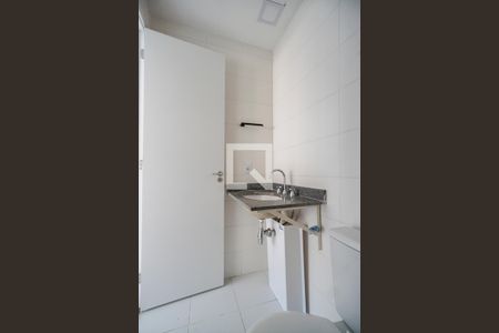 Apartamento à venda com 83m², 2 quartos e 1 vaga Apartamento à venda com 83m², 2 quartos e 1 vagaBanheiro da suíte